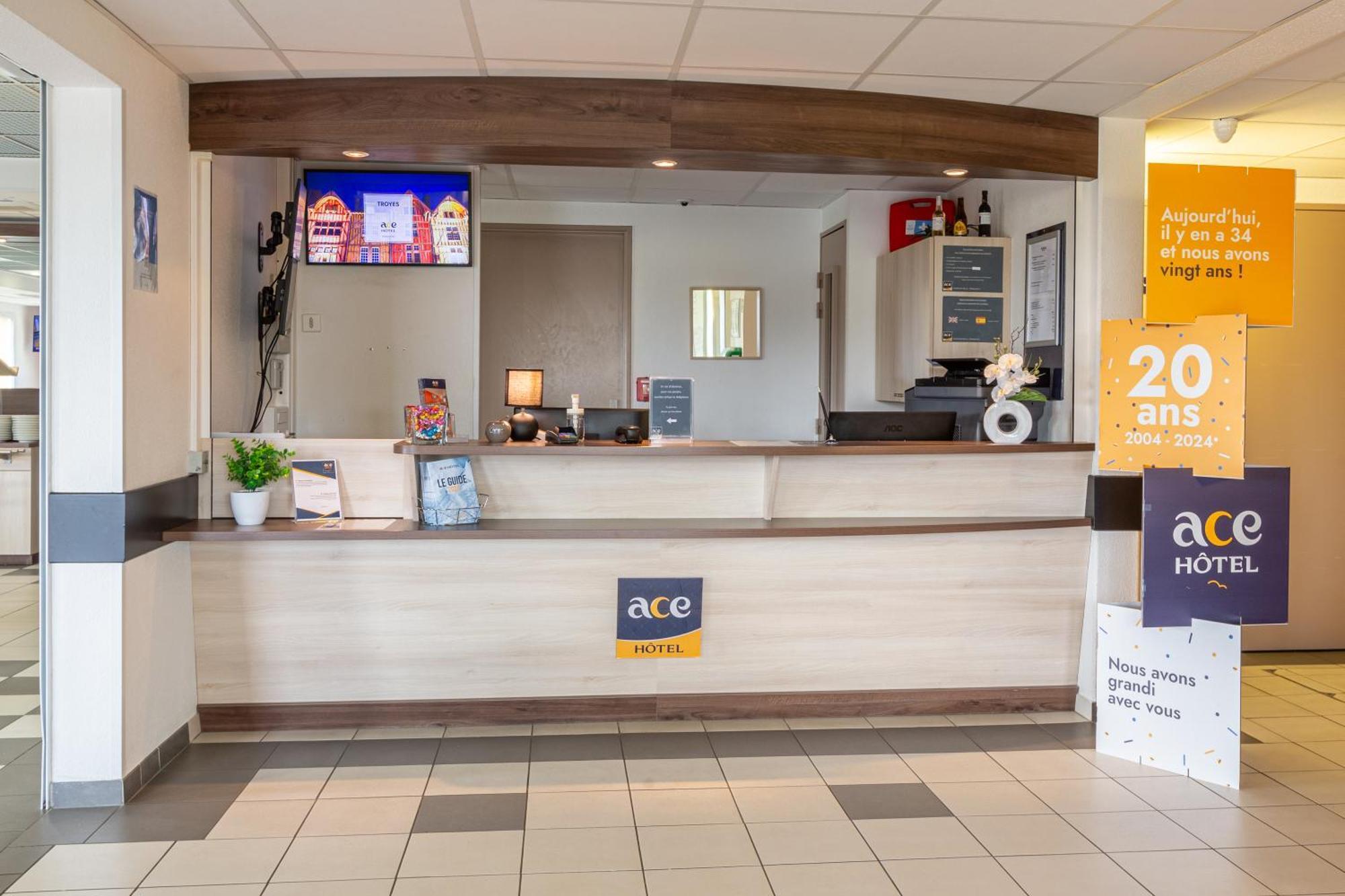 Ace Hotel Chateauroux Deols Buitenkant foto